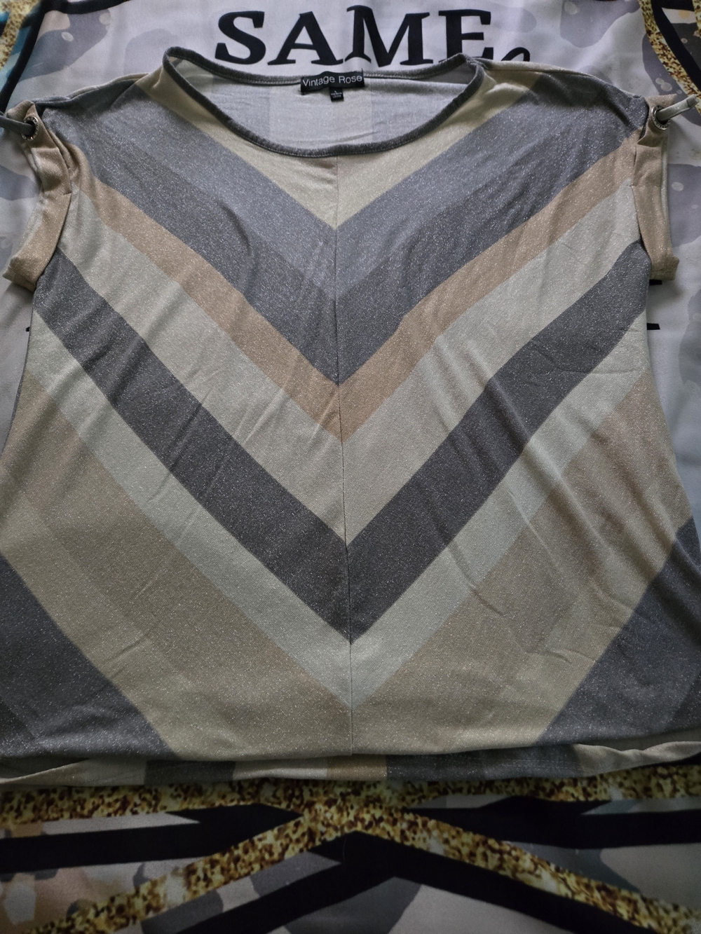 Vintage Rose Chevron Short Sleeve Blouse in Gray and Tan